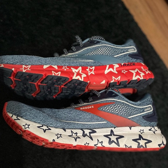 Brooks Women’s Trace 2 Patriotic Running Shoes (lightly worn) - Picture 5 of 9